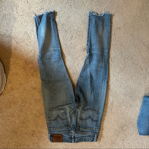 Washed Denim Raw Hem Button Fly Levi’s Wedgie Jeans Size 25 - Picture 2 of 4